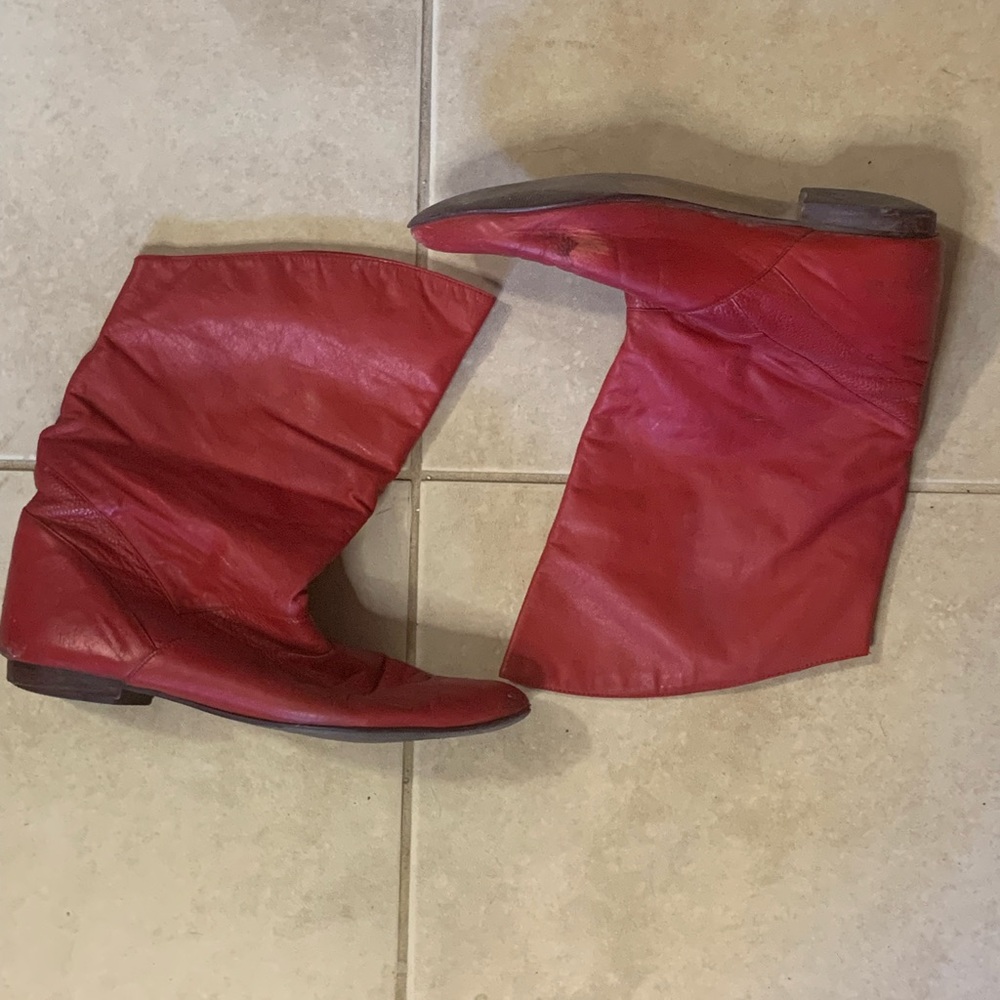Vintage red mid boot.